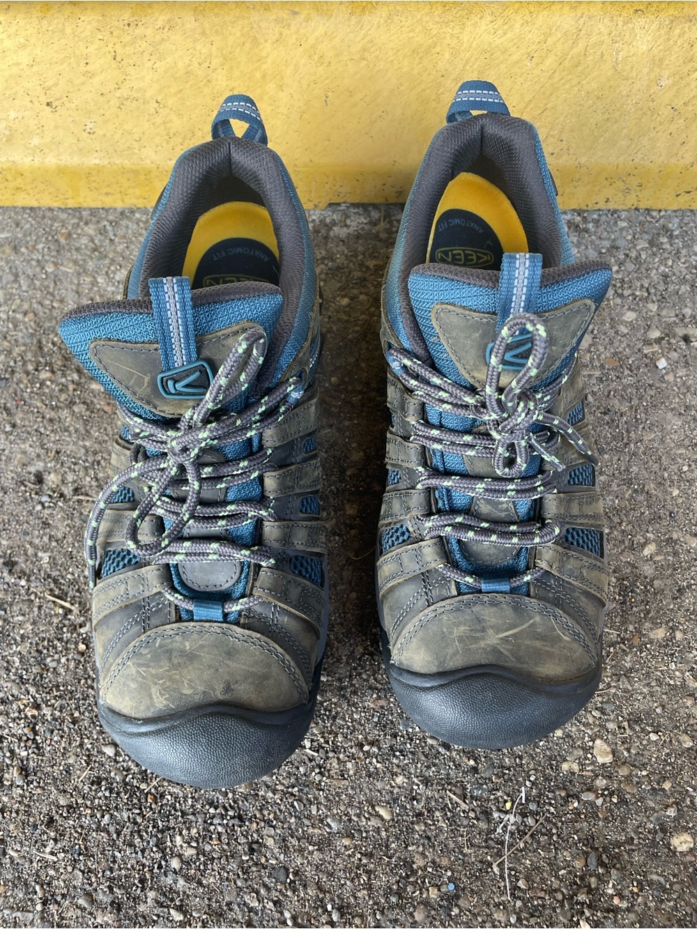 KEEN Voyageur Hiking Shoes
Men's Size 10.5